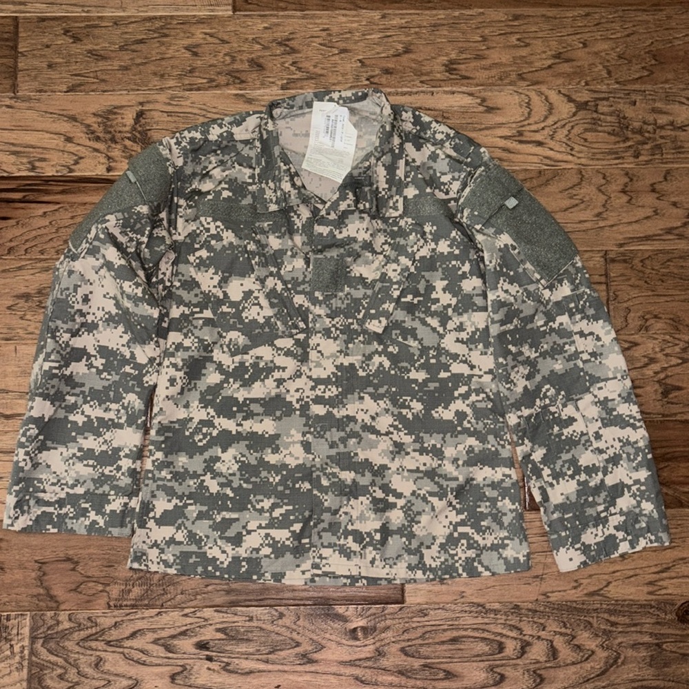 Army Combat Uniform Coat Blouse Digital Camo SMALL-REGULAR